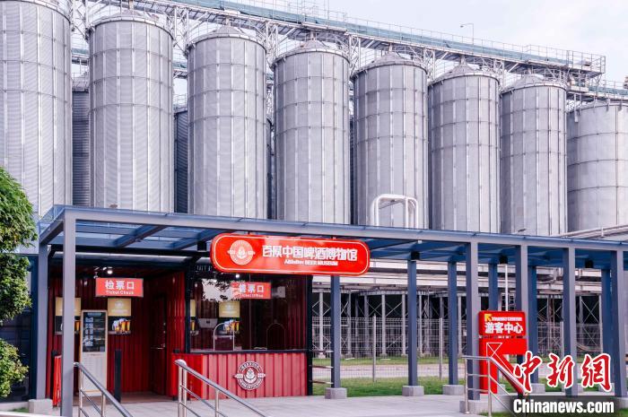 圖為基地原料立倉?！±钅宪?攝