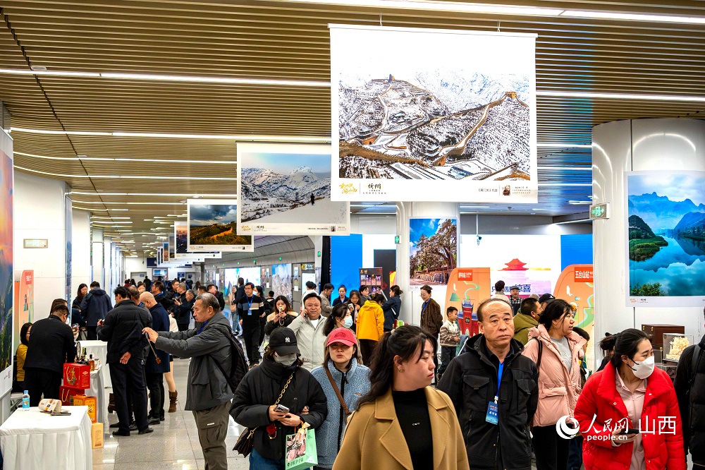 “相約忻州·盡享冬韻”暨“乘地鐵游山西”主題攝影展（忻州）在太原地鐵長風(fēng)街站啟幕。