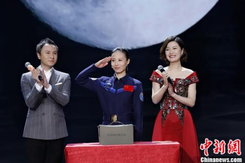 奧運(yùn)冠軍東方春晚重現(xiàn)巔峰時(shí)刻女航天英雄親述“飛天”往事