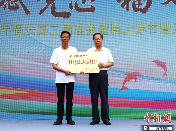 溪邳村獲“中國連家船民上岸富起來示范村”榮譽稱號?！×珠派?攝