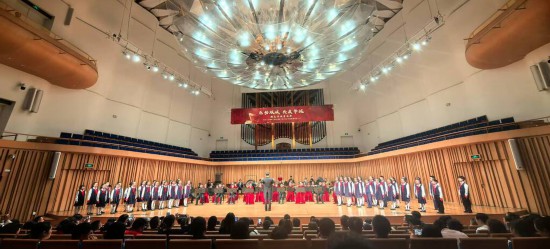 重慶大學(xué)城樹人小學(xué)校管樂團參加比賽。