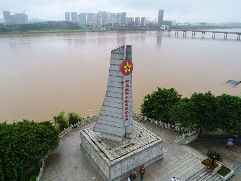 這是位于江西省于都縣的中央紅軍長征出發(fā)紀念碑。
