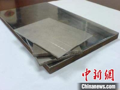 企業(yè)展示的金屬復(fù)合材料產(chǎn)品?！垕I子 攝