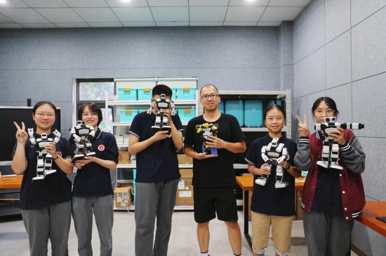 重慶八中科學(xué)城中學(xué)?？苿?chuàng)社團(tuán)。