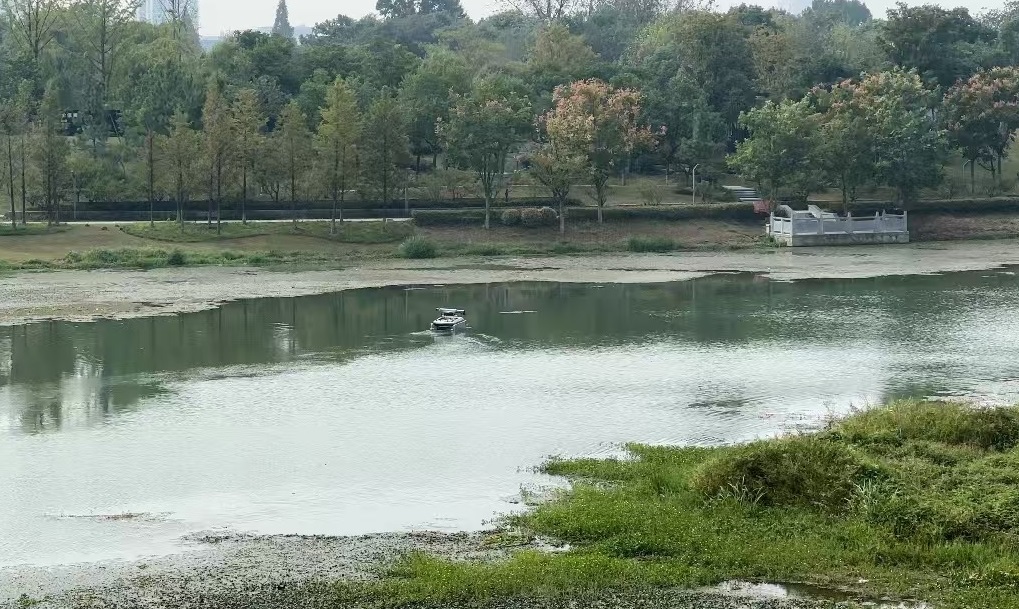浙江湖州安吉縣滸溪幸福河湖景色宜人。人民網(wǎng)記者 申佳平攝