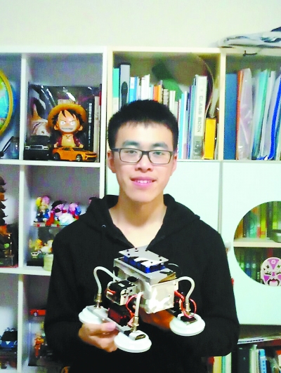 北京高中生設計機器人替“蜘蛛人”高空作業(yè)