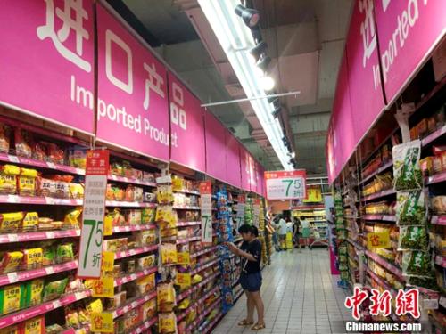 民眾在超市購物。<a target='_blank'  _fcksavedurl='http://www.chinanews.com/' ></table>中新網(wǎng)</a>記者 李金磊 攝